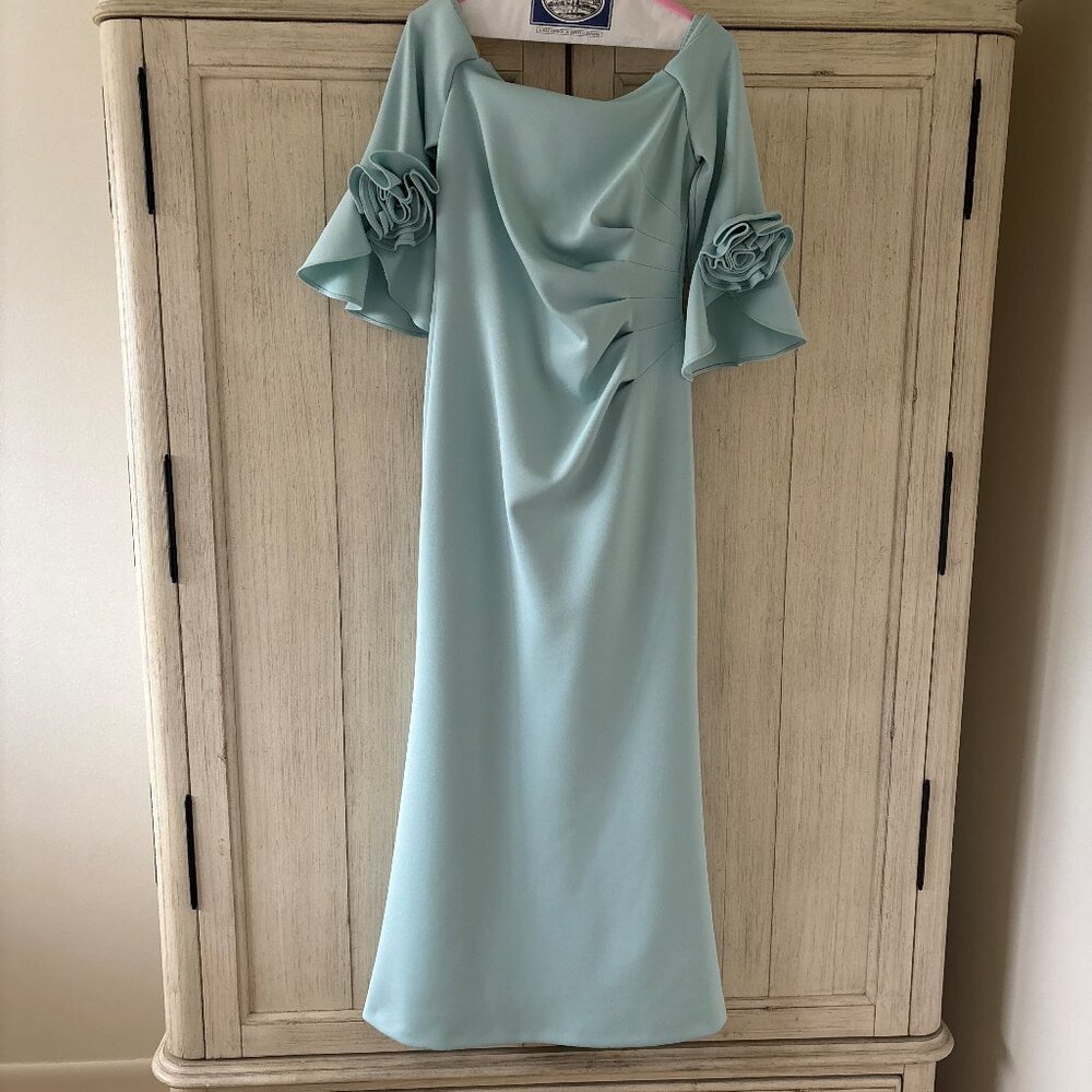 Adrianna Papell maxi dress, light green, 3/4 sleeve with flower - Picture 2 of 3